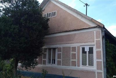 Casă cu Teren 4500 Mp în Unimăt