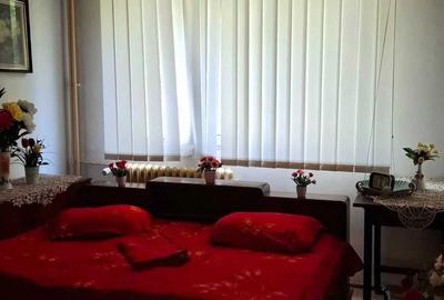 Apartament cu 4 camere decomandat în Berceni