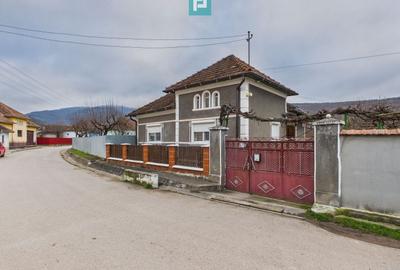 Casă individuală cu 4 camere cu Canalizare în Sighiștel - 1