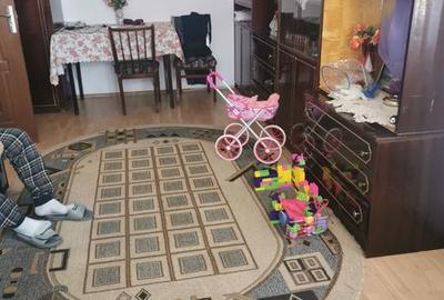 Apartament cu 3 camere decomandat în Progresul