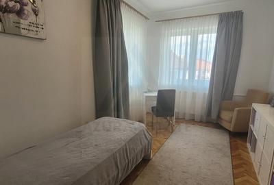 Casă cu 4 camere cu Teren 200 Mp în Sub Arini