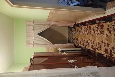 Apartament cu 4 camere semidecomandat în Micro 16