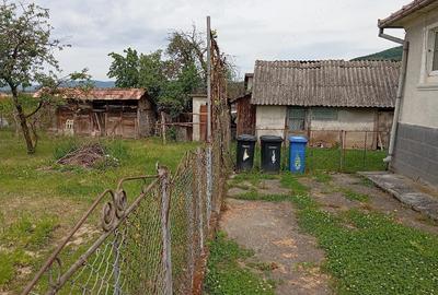 Casă cu 2 camere cu Teren 1843 Mp în Urișor - 5