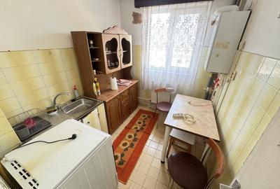 Apartament cu 3 camere decomandat, mobilat în CET - 5