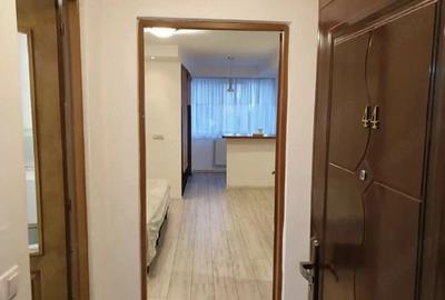 Garsonieră decomandată în Central