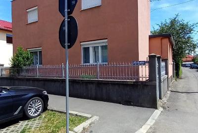 Casă cu 3 camere cu Teren 335 Mp în Central