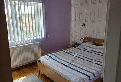 Apartament cu 3 camere decomandat în Craiovița Nouă