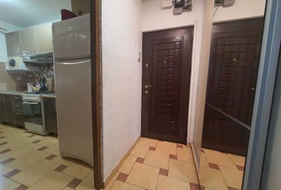 Apartament cu 2 camere semidecomandat în Km 4 - 7