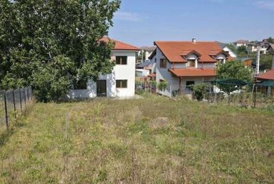 Casă cu 4 camere în Dezmir