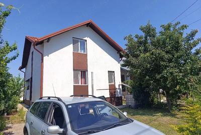 Casă cu Teren 685 Mp în Valea Călugărească