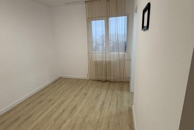 Garsonieră decomandată în Titan - 2