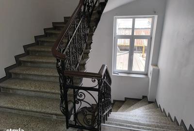 Spațiu comercial, de 810 mp, în Central