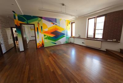 Apartament cu 5 camere decomandat în Dorobanți