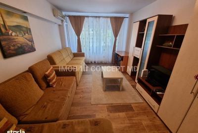 Apartament cu 2 camere decomandat în Republicii