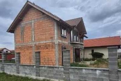 Casă cu 4 camere în Central