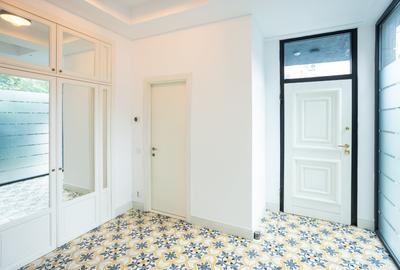 Casă cu 8 camere cu Canalizare în Domenii