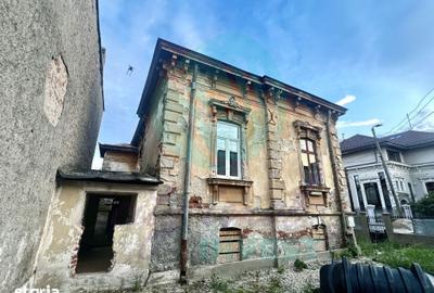 Casă cu 6 camere cu Teren 397 Mp în Central