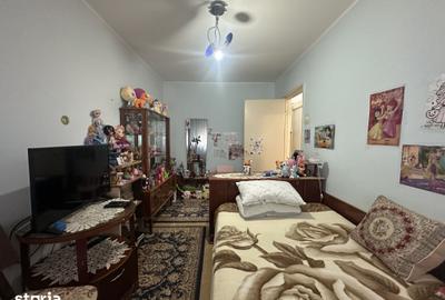 Apartament cu 3 camere semidecomandat în Malu Roșu