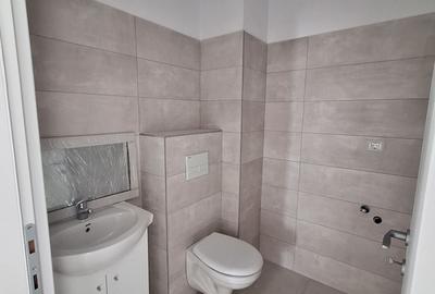 Apartament cu 3 camere decomandat în Exterior Vest