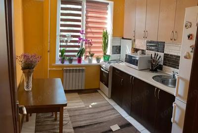 Garsonieră decomandată în Titan