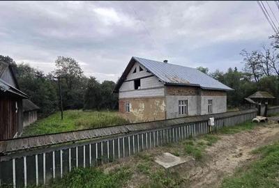 Casă individuală cu 4 camere cu Teren 1500 Mp în Horodnic de Sus