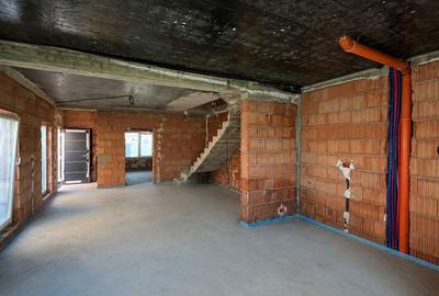 Duplex cu 5 camere cu Canalizare în Urseni - 2