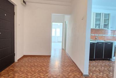 Apartament cu 3 camere decomandat în Frumoasa