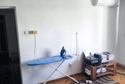 Apartament cu 3 camere semidecomandat în Hipodrom