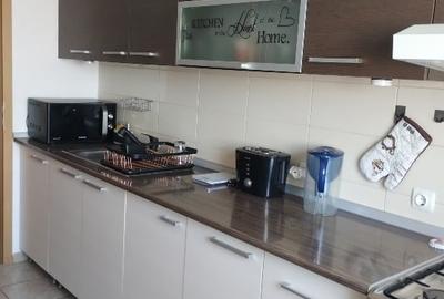 Apartament cu 2 camere decomandat, mobilat în Europa