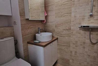 Apartament cu 4 camere decomandat în Complex Studențesc