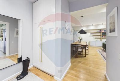 Apartament cu 4 camere semidecomandat, mobilat în P-ța Unirii - 1
