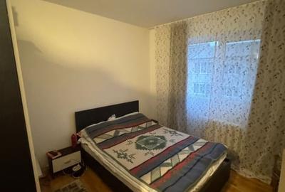 Apartament cu 3 camere semidecomandat, mobilat în Central
