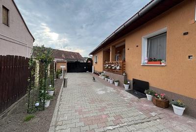 Casă cu Teren 876 Mp în Central - 2