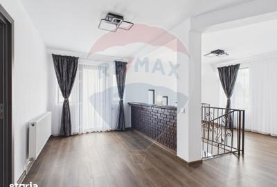 Casă cu 5 camere cu Teren 457 Mp în Vărăști
