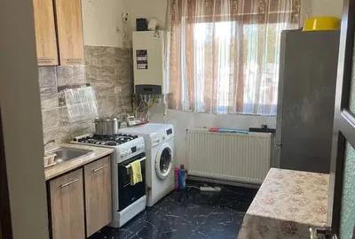 Casă cu 4 camere în Palazu Mare
