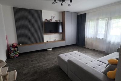 Apartament cu 3 camere în Prundu