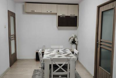 Apartament cu 3 camere semidecomandat în Central - 2