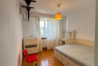 Apartament cu 3 camere decomandat, mobilat în Tineretului