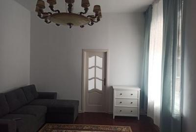 Apartament cu 3 camere decomandat în Central - 1