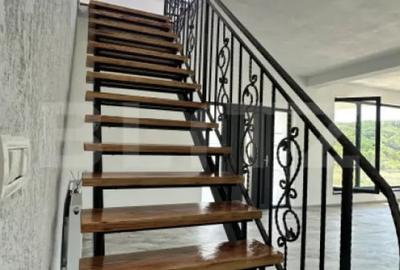 Casă cu 5 camere cu Teren 3200 Mp în Luncoiu de Sus