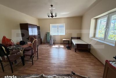 Casă cu 4 camere cu Teren 2500 Mp în Pericei