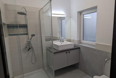Casă cu 4 camere cu Teren 300 Mp în Central