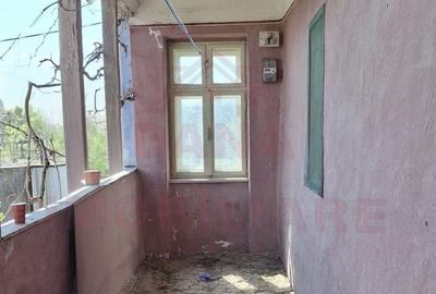 Casă cu 3 camere decomandat cu Teren 4636 Mp în Central