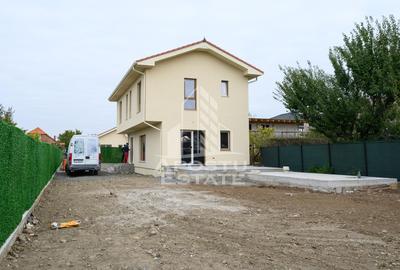 Casă individuală cu 4 camere cu Canalizare în Săcălaz