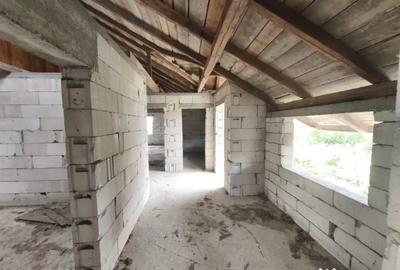 Casă cu 2 camere cu Teren 4400 Mp în Central - 5