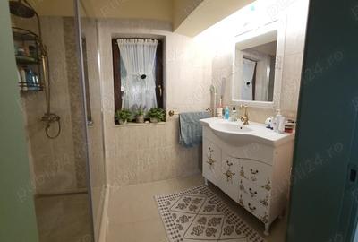 Casă cu 5 camere cu Teren 840 Mp în Lipovei