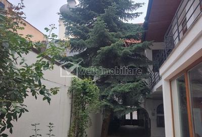 Apartament cu 4 camere decomandat în Central - 2