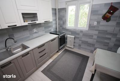 Apartament cu 3 camere decomandat în Decebal
