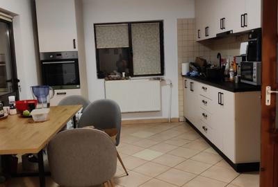 Apartament cu 2 camere semidecomandat, mobilat în Galata