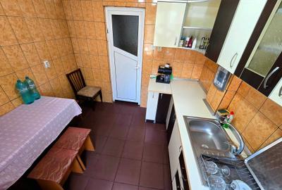 Apartament cu 3 camere semidecomandat în Central